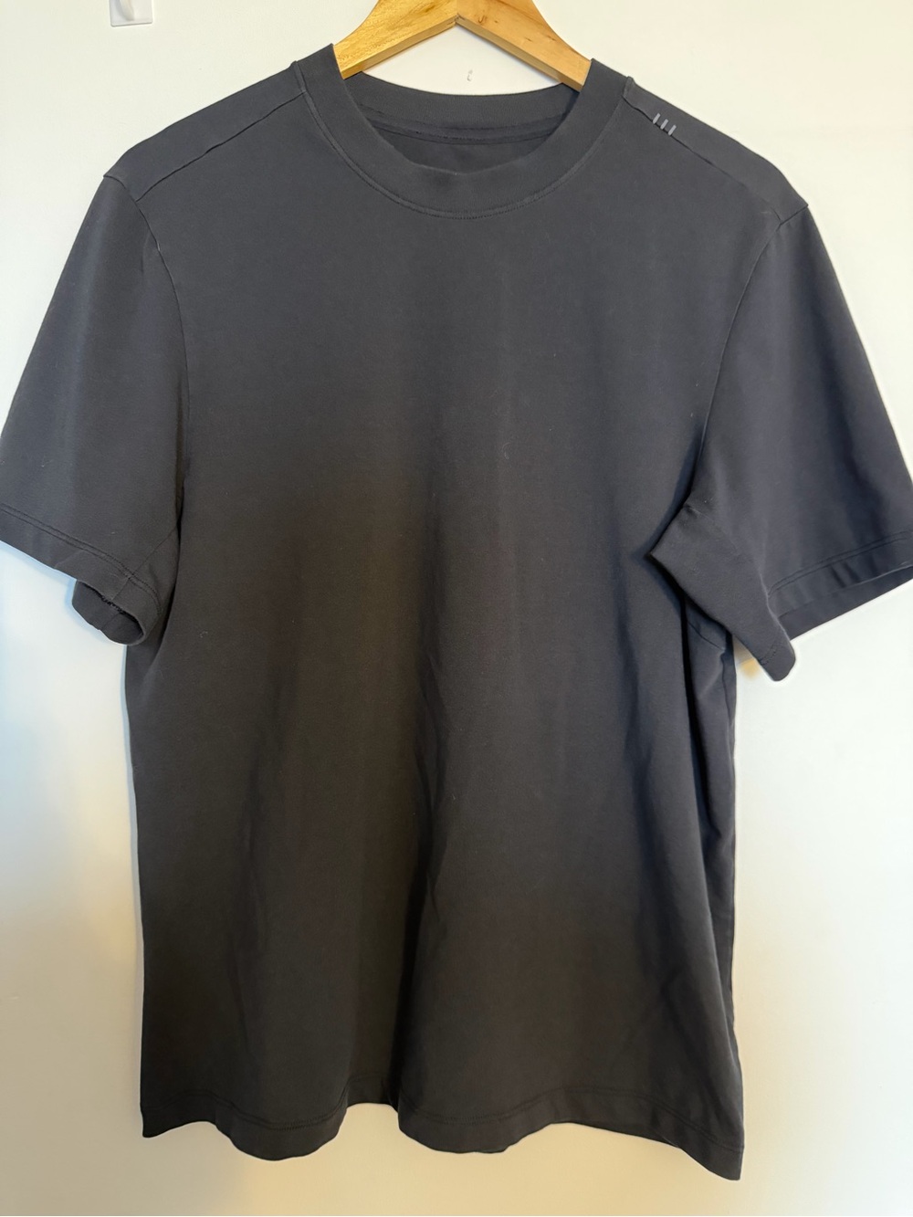 lululemon athletica Men's Black Short Sleeve Crew Tee